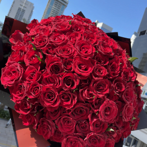 Bouquet with 100 premium red roses