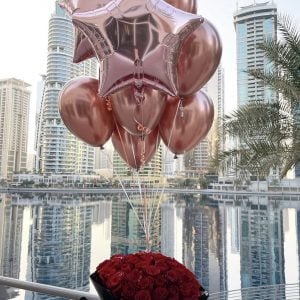 Bouquet with 50 red roses and 8 balloons (ROSE GOLD)