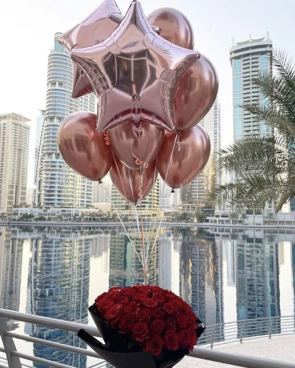 Bouquet with 50 red roses and 8 balloons (ROSE GOLD)