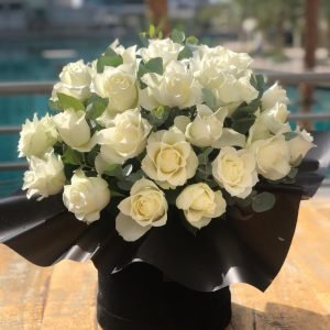 Box with white roses “MYSTERY”